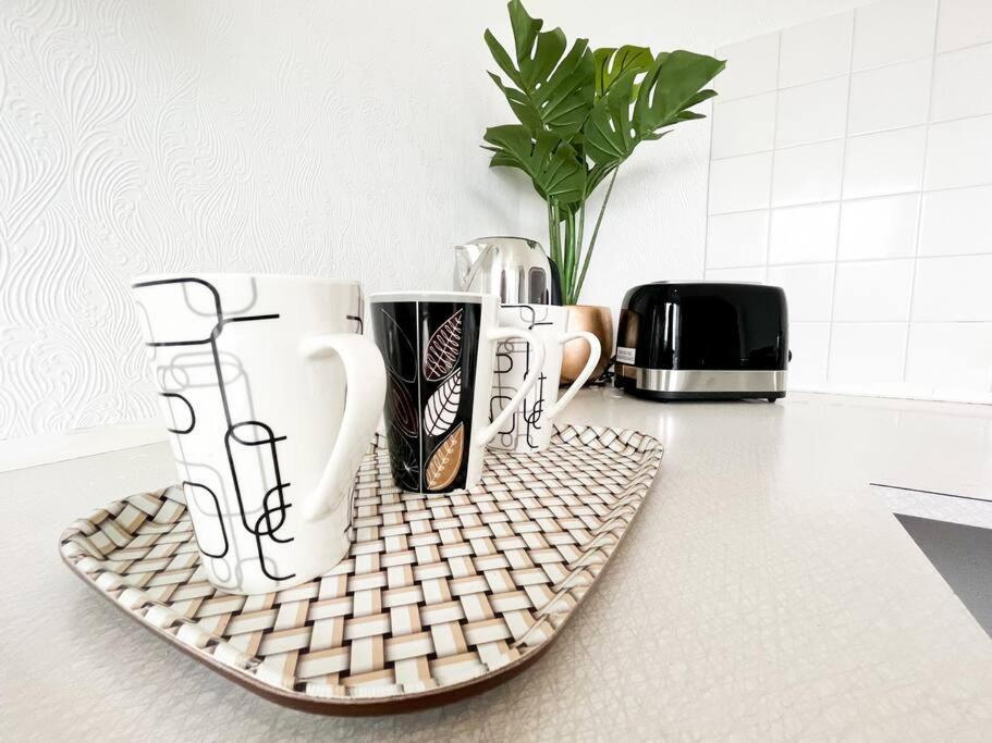 3 Bedroom House With Free Parking Чатам Экстерьер фото